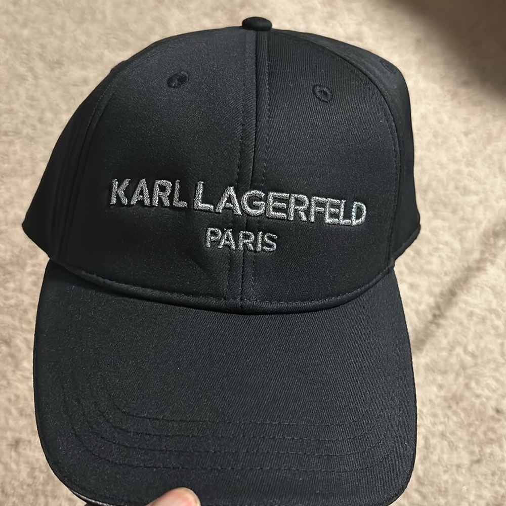 Karl Lagerfeld hat.